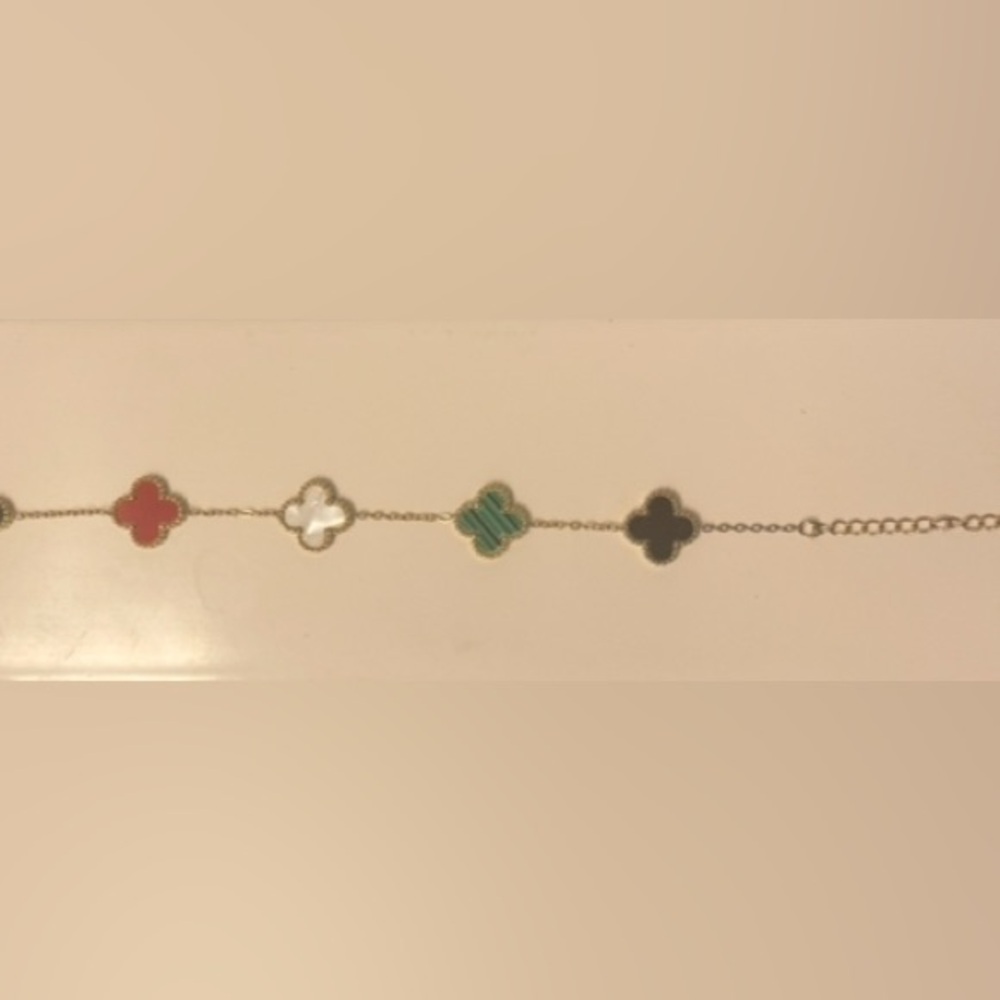 Elegant Gold and Green Clover Necklace